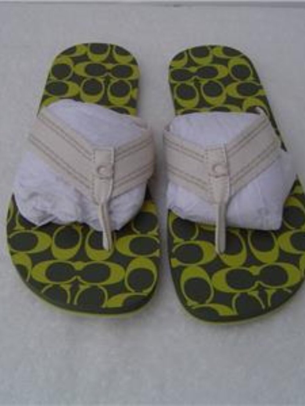 NEW MENS COACH ARMY AND LIME GREEN SIGNATURE PRINT FLIP FLOPS #C8896 SIZE 10
